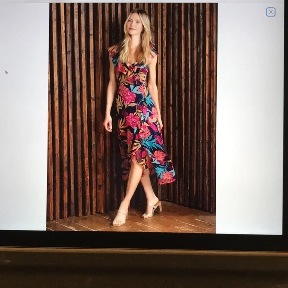 Women’s dress - Picture 2 of 5